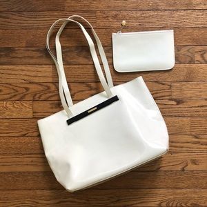 Vintage Gucci off white patent leather shoulder bag with matching zippered pouch